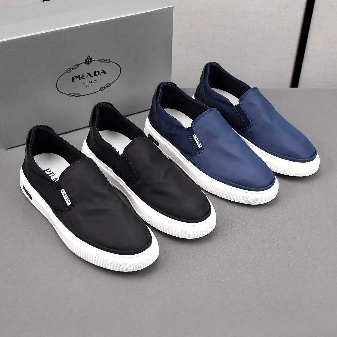 PP400❣️❣️❣️Prada breathable cloth shoes, the upper is made of comfortable and breathable fabric, and the ultra-light soft foam outsole. Men's size 39-44.